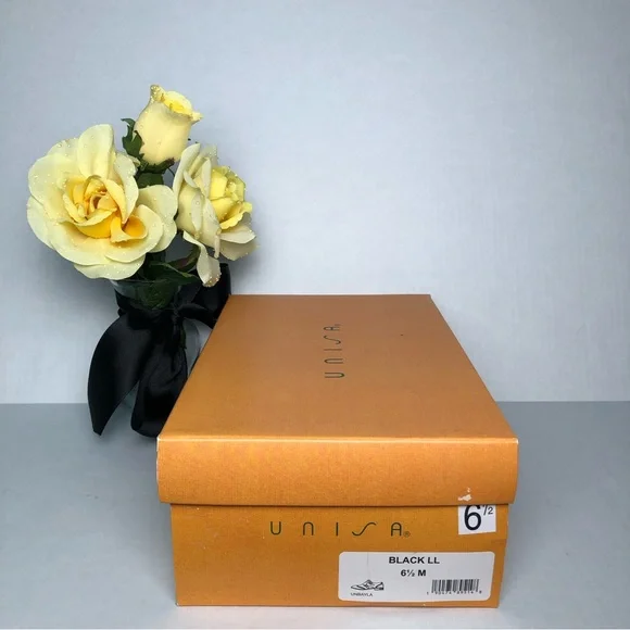 ⭐️NEW⭐️UNISA Black Patent Leather Loafers - Picture 7 of 8